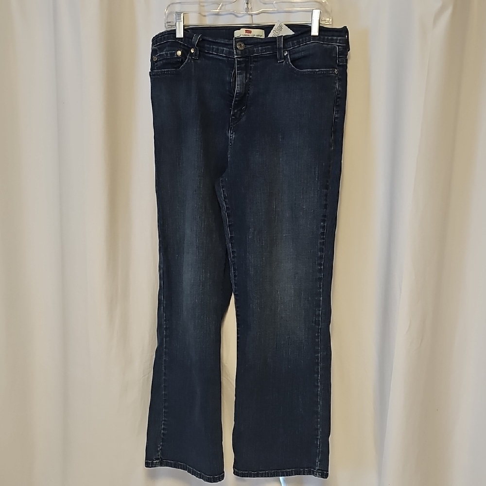 Levis Classic Boot Cut Jeans in Deep Blue Size 14